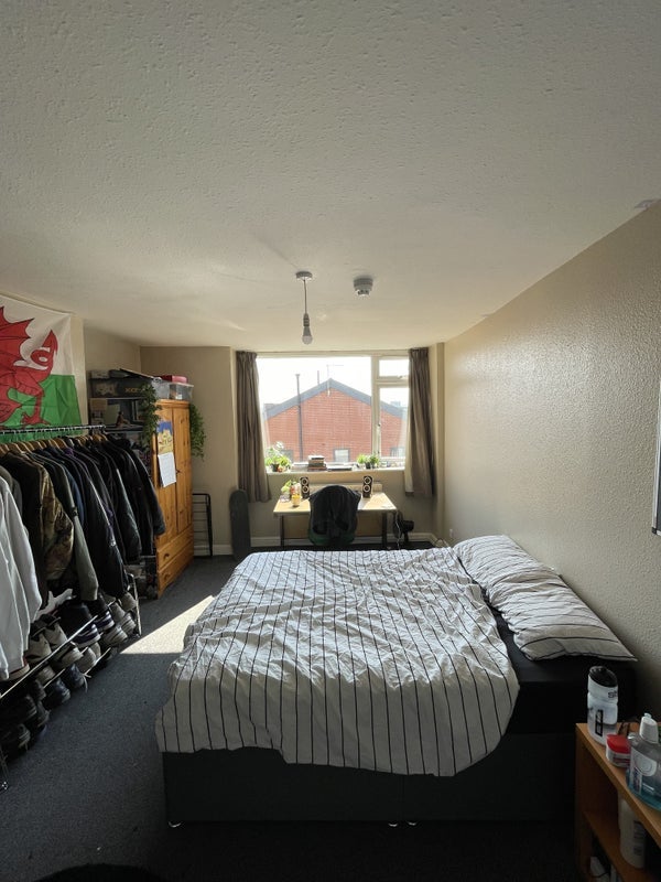 Room Stokes Croft in Bristol