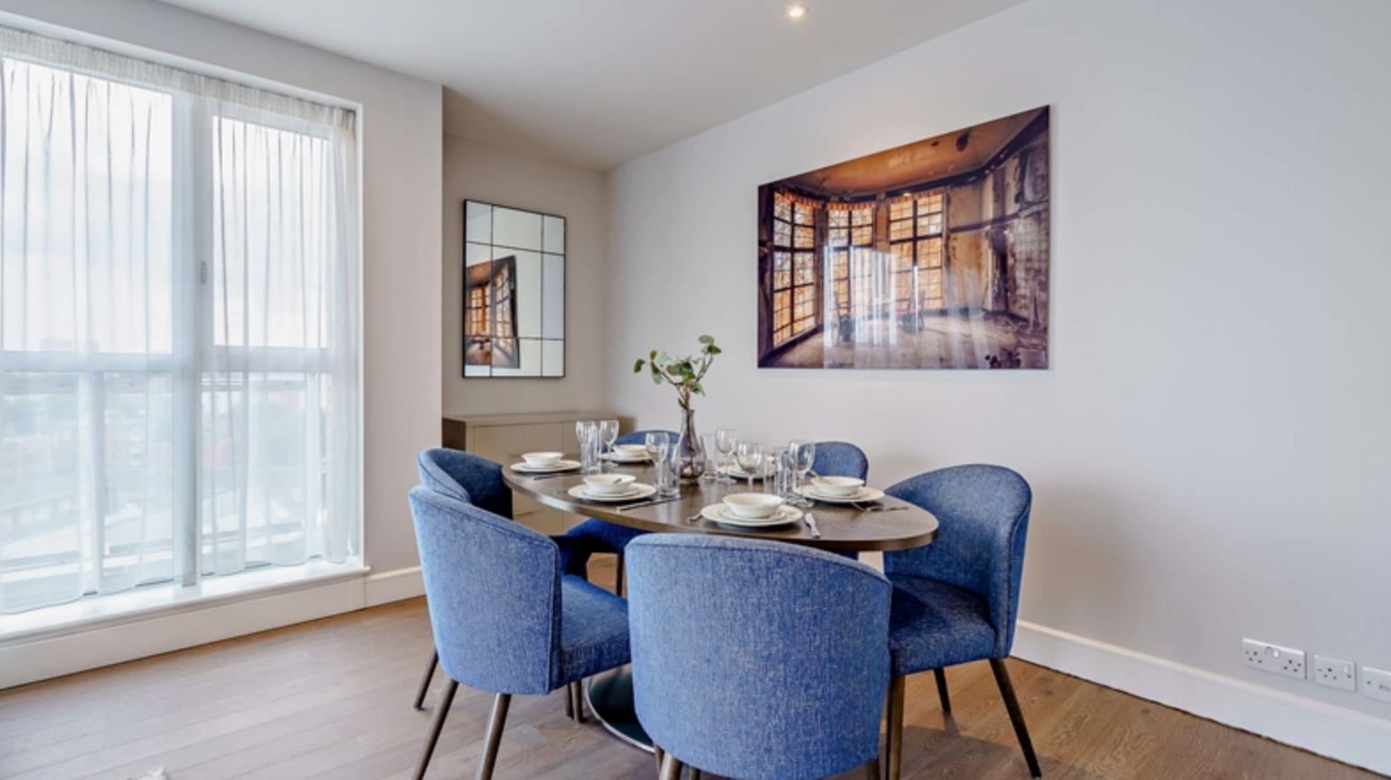 Flat Westferry Circus in Greater London
