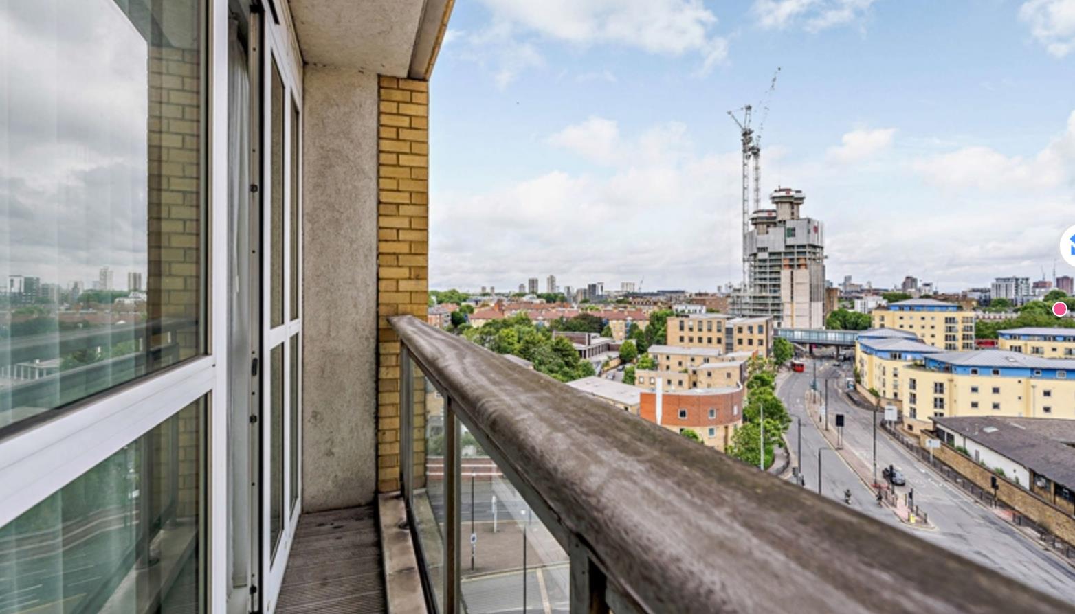Flat Westferry Circus in Greater London