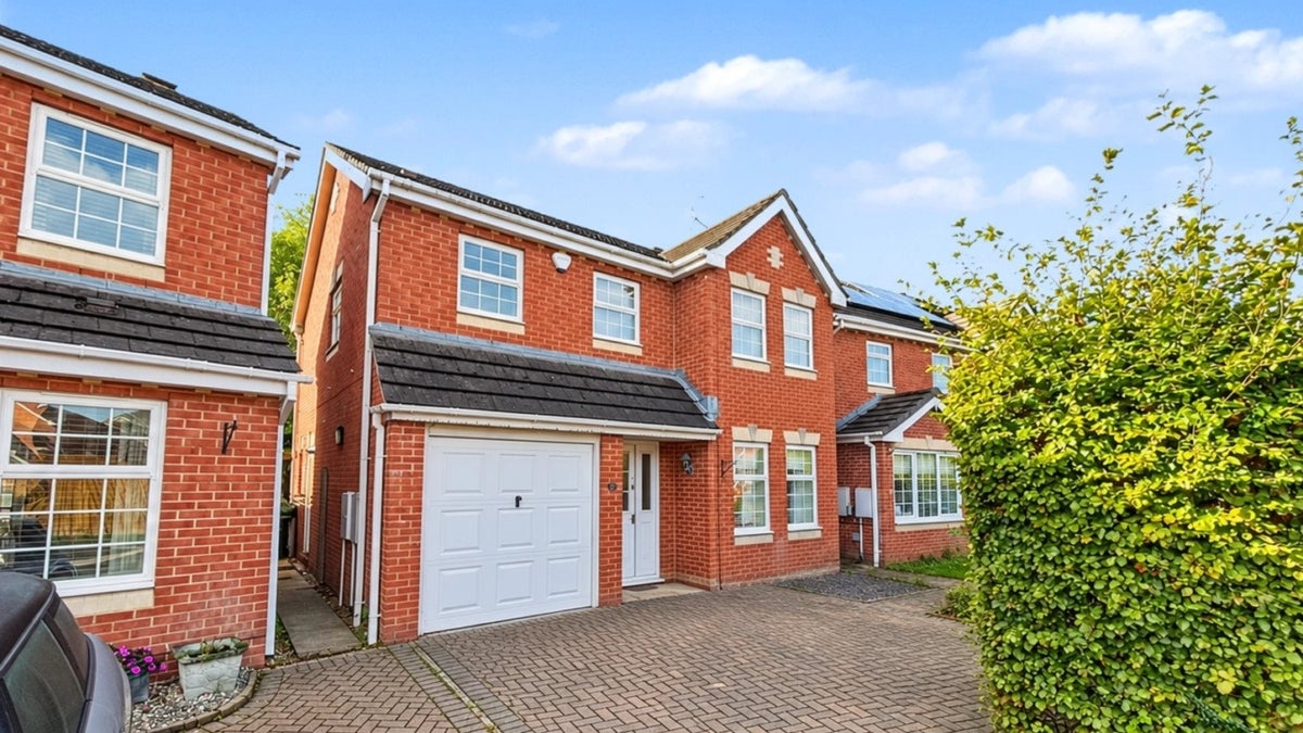 House Cutter Close in Newport
