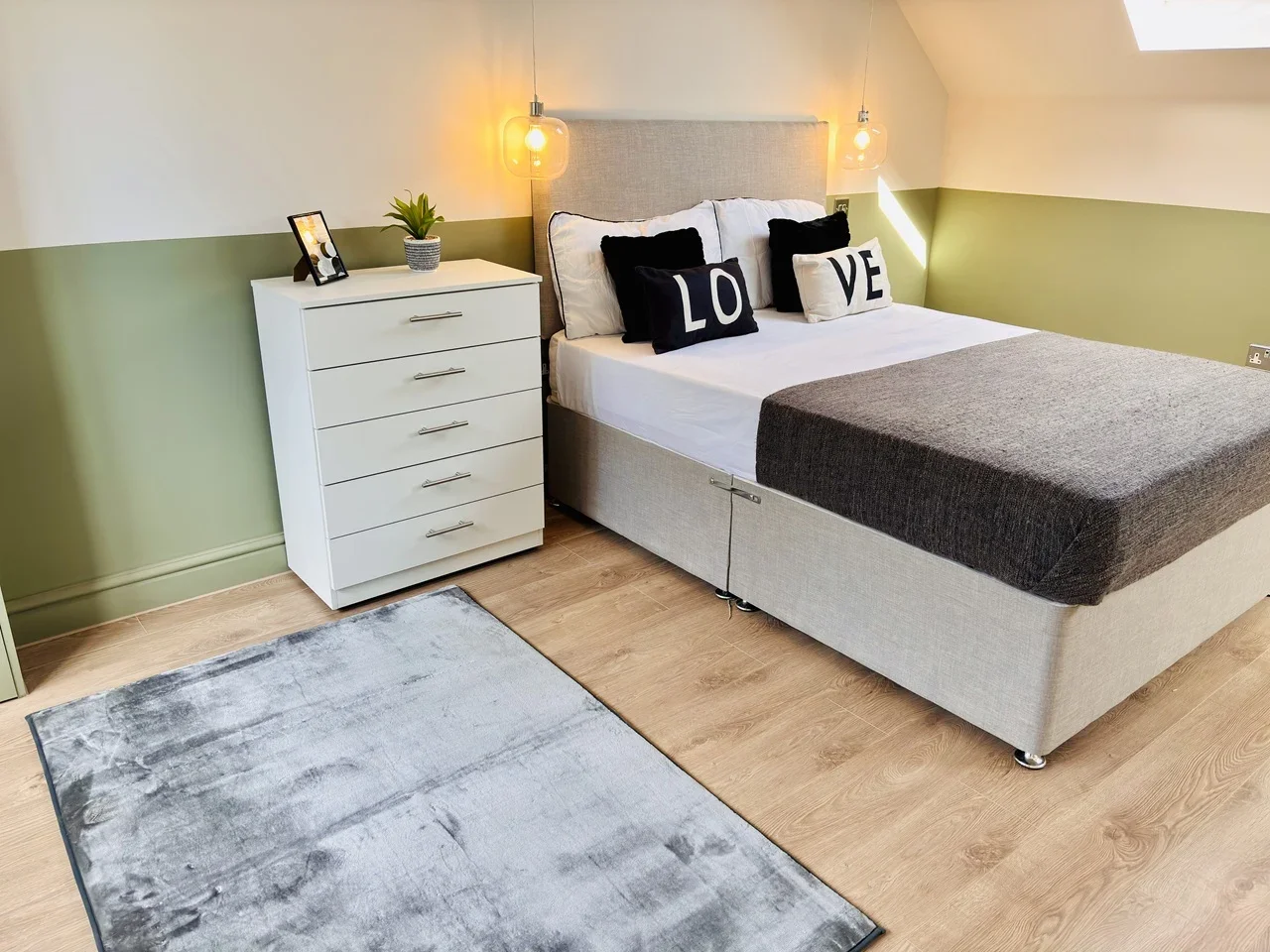 Flat Greenford Road in Greater London