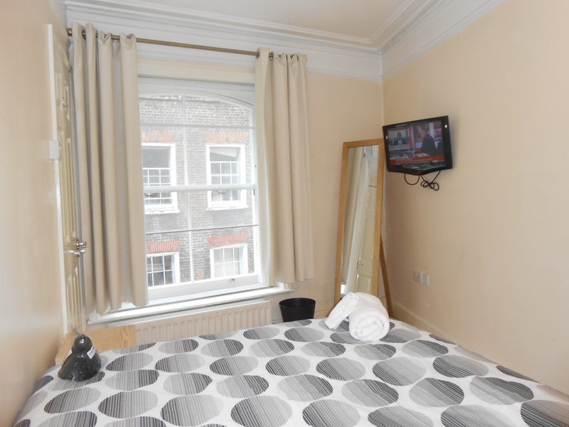 Room Brewer Street in City of Westminster