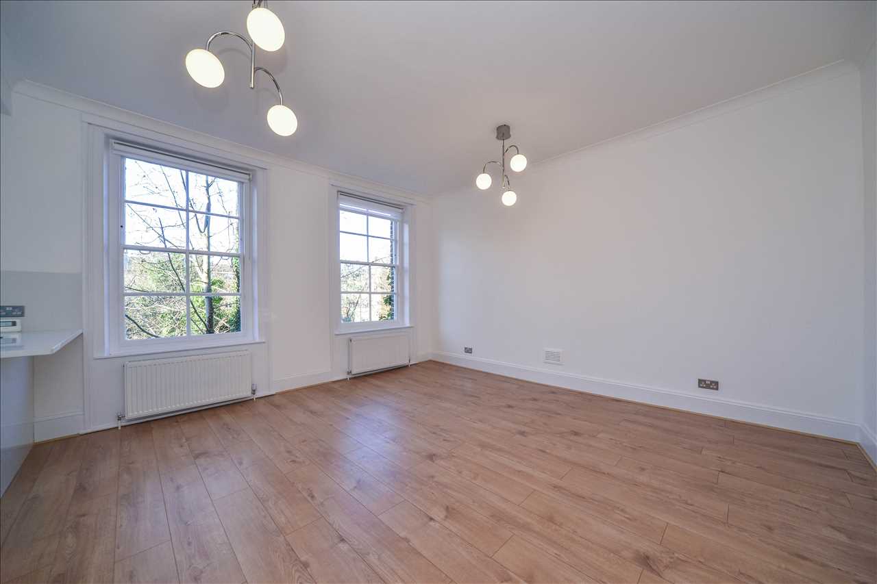 Flat Beaconsfield Road in Greater London
