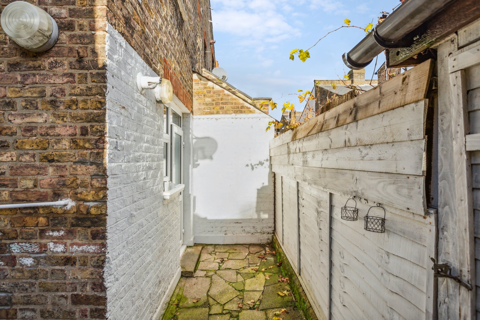 Flat Ormiston Grove in Greater London