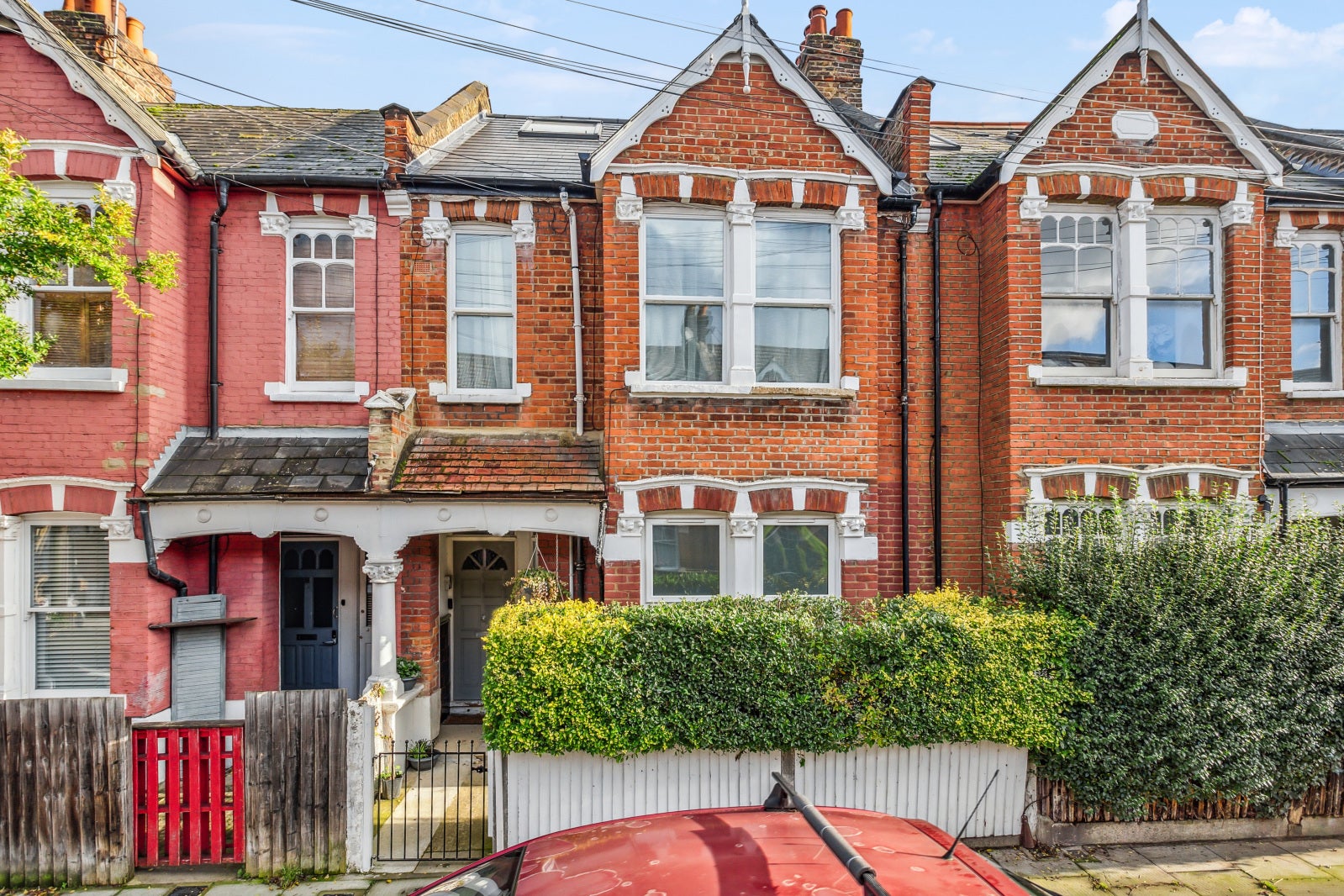 Flat Ormiston Grove in Greater London