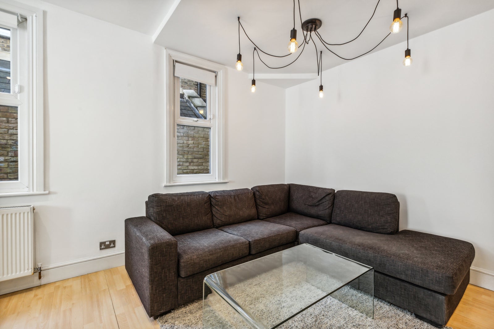 Flat Ormiston Grove in Greater London
