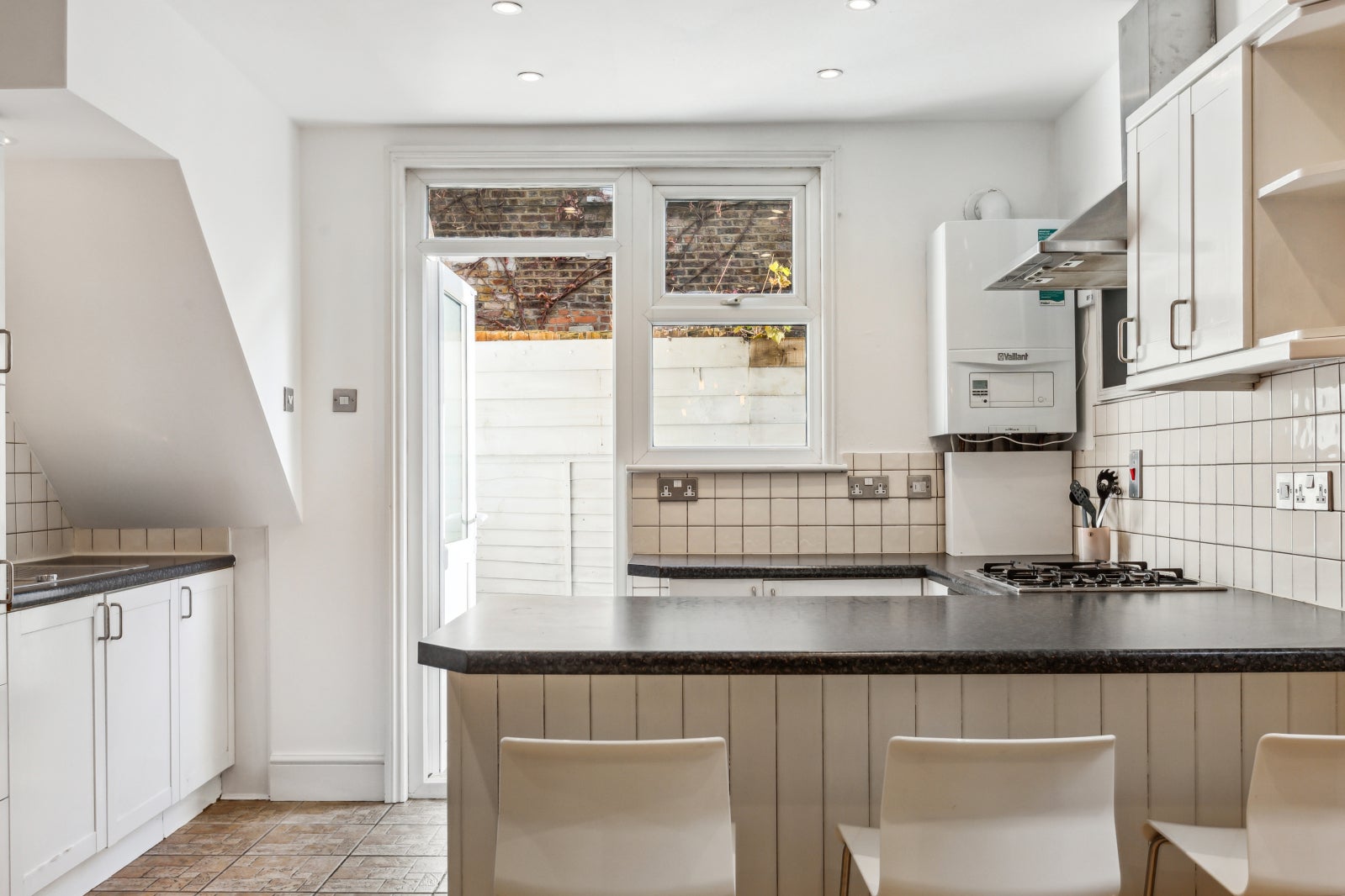Flat Ormiston Grove in Greater London