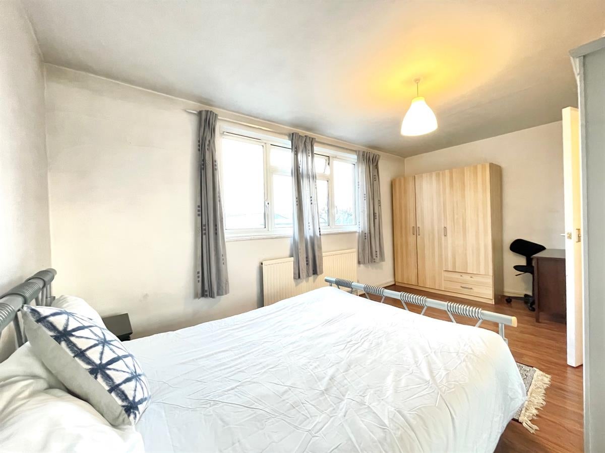 Flat Royal College Street in Greater London