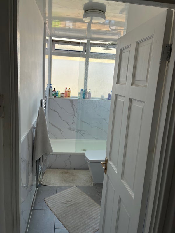 Room Crondall Street in Greater London