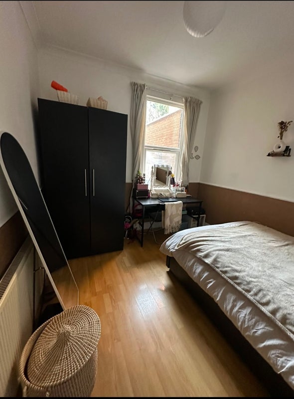 Room Leamington Avenue in Greater London