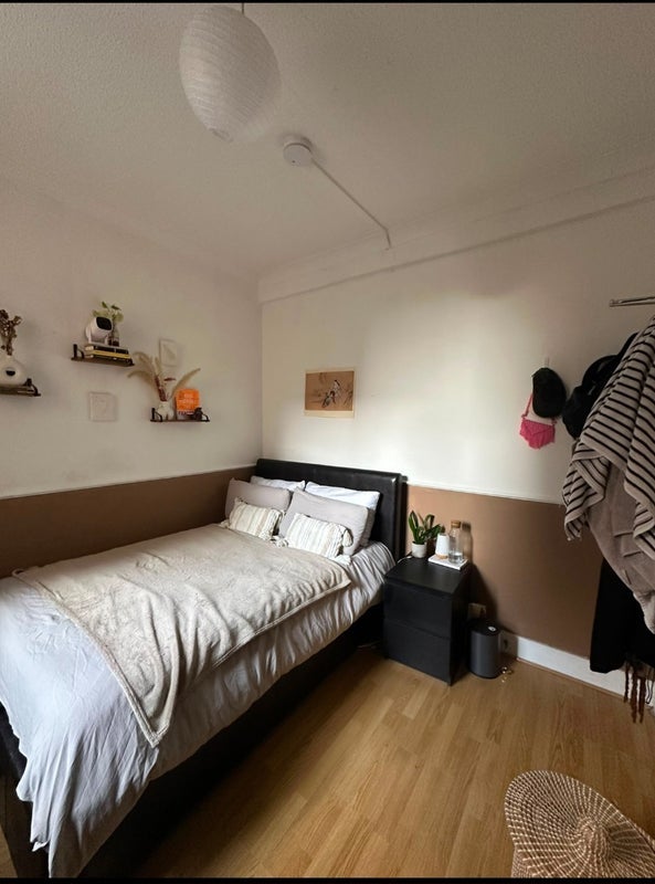 Room Leamington Avenue in Greater London