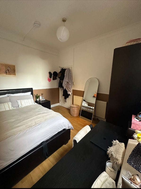 Room Leamington Avenue in Greater London