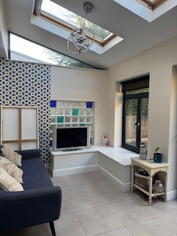 Room Rogers Road in Greater London