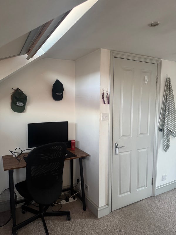 Room Rogers Road in Greater London