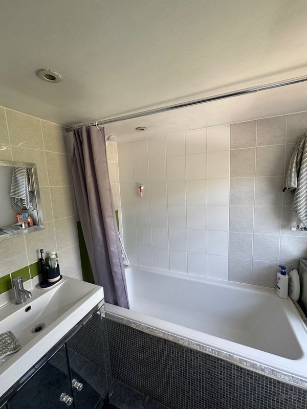 Room Rogers Road in Greater London