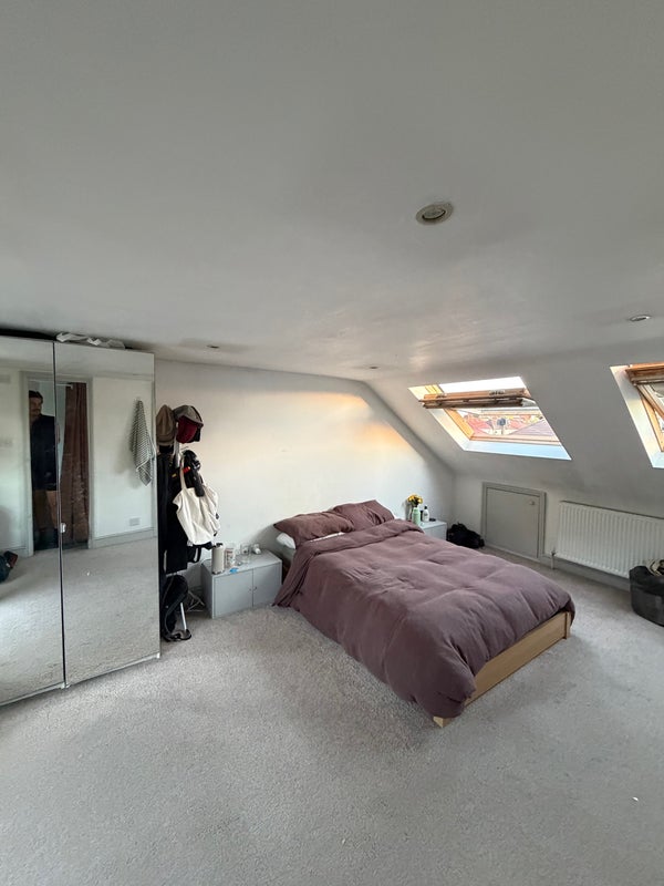 Room Rogers Road in Greater London