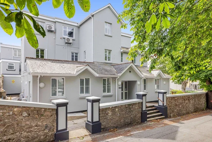 Flat St Lukes Road North in Torquay