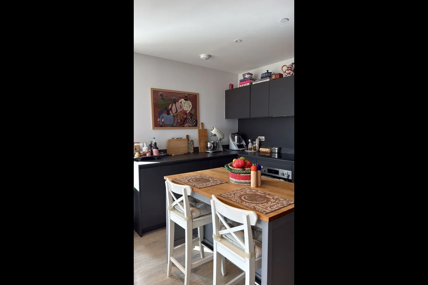 Room Wickford Way in Greater London