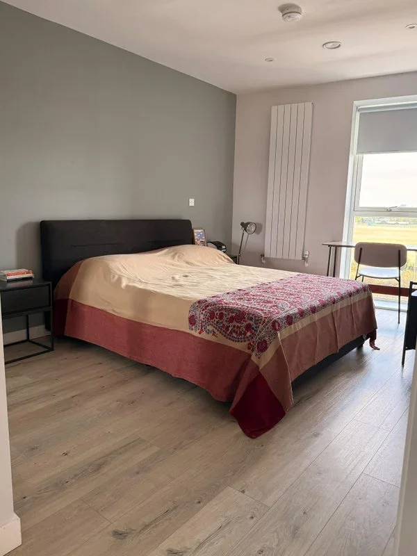 Room Wickford Way in Greater London