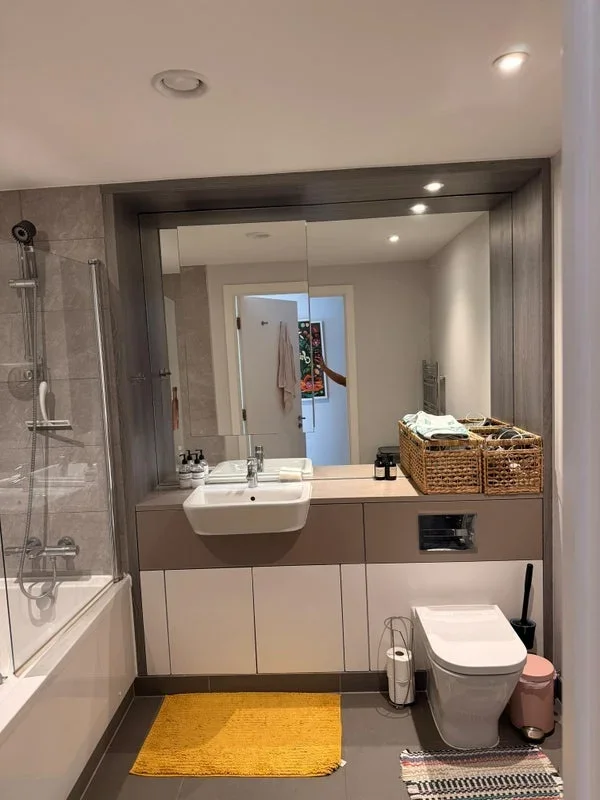 Room Wickford Way in Greater London
