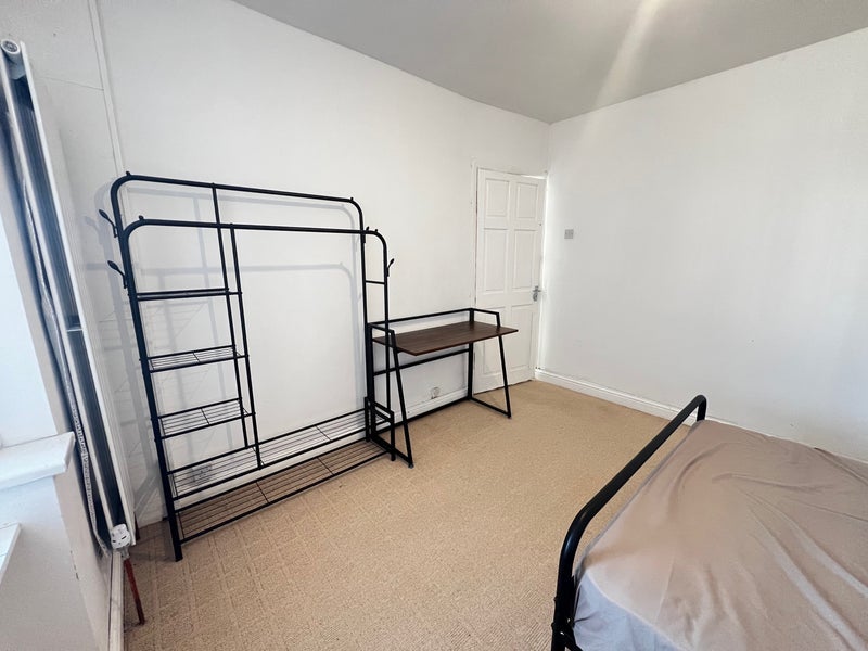 Room Milverton Road in Birmingham