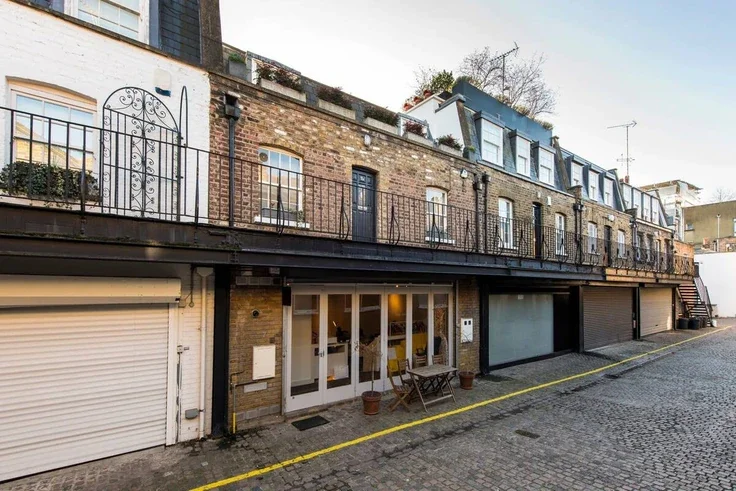 Flat Ledbury Mews North in Greater London