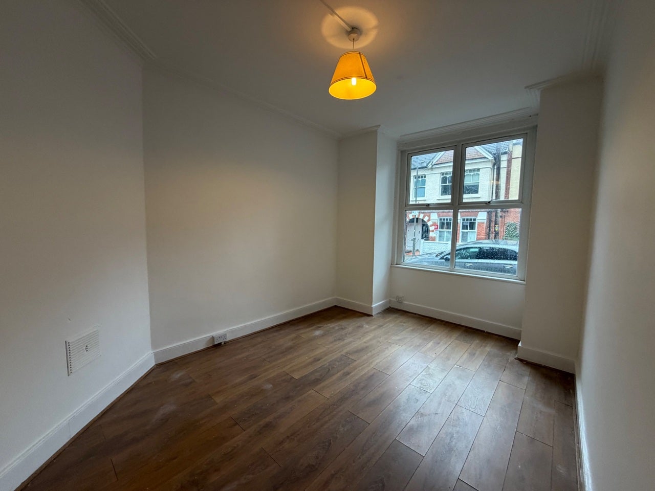 Flat Idlecombe Road in Greater London