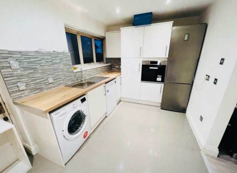 Room Boyn Valley Road in Maidenhead