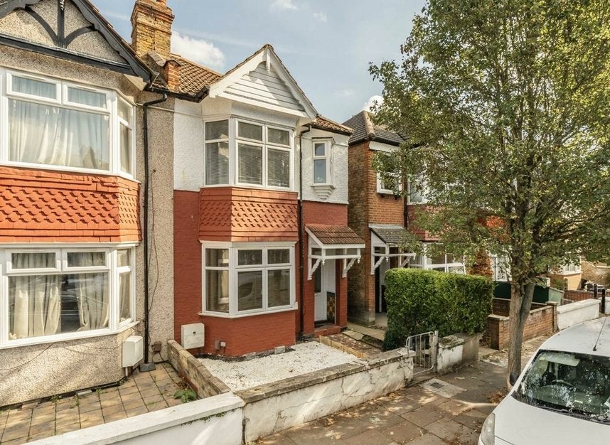 House Sydney Road in Greater London