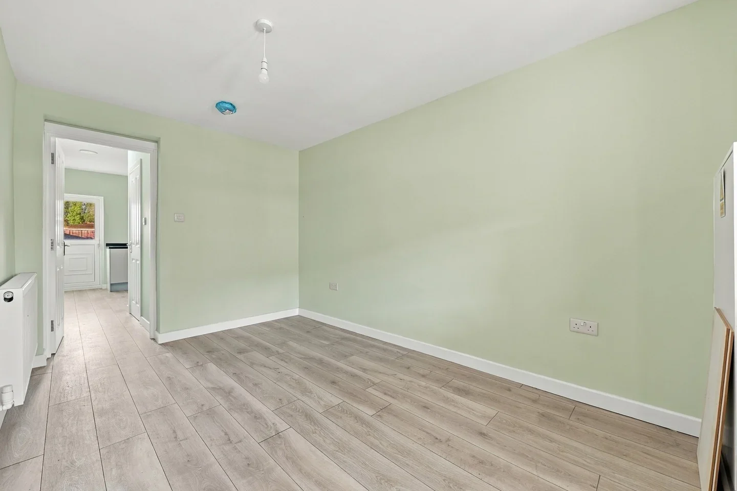 Flat Chelmer Crescent in Greater London