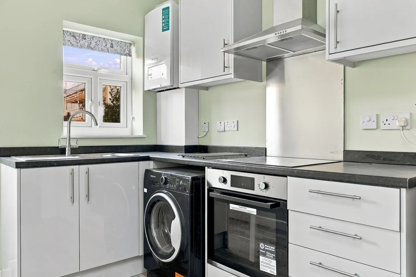 Flat Chelmer Crescent in Greater London
