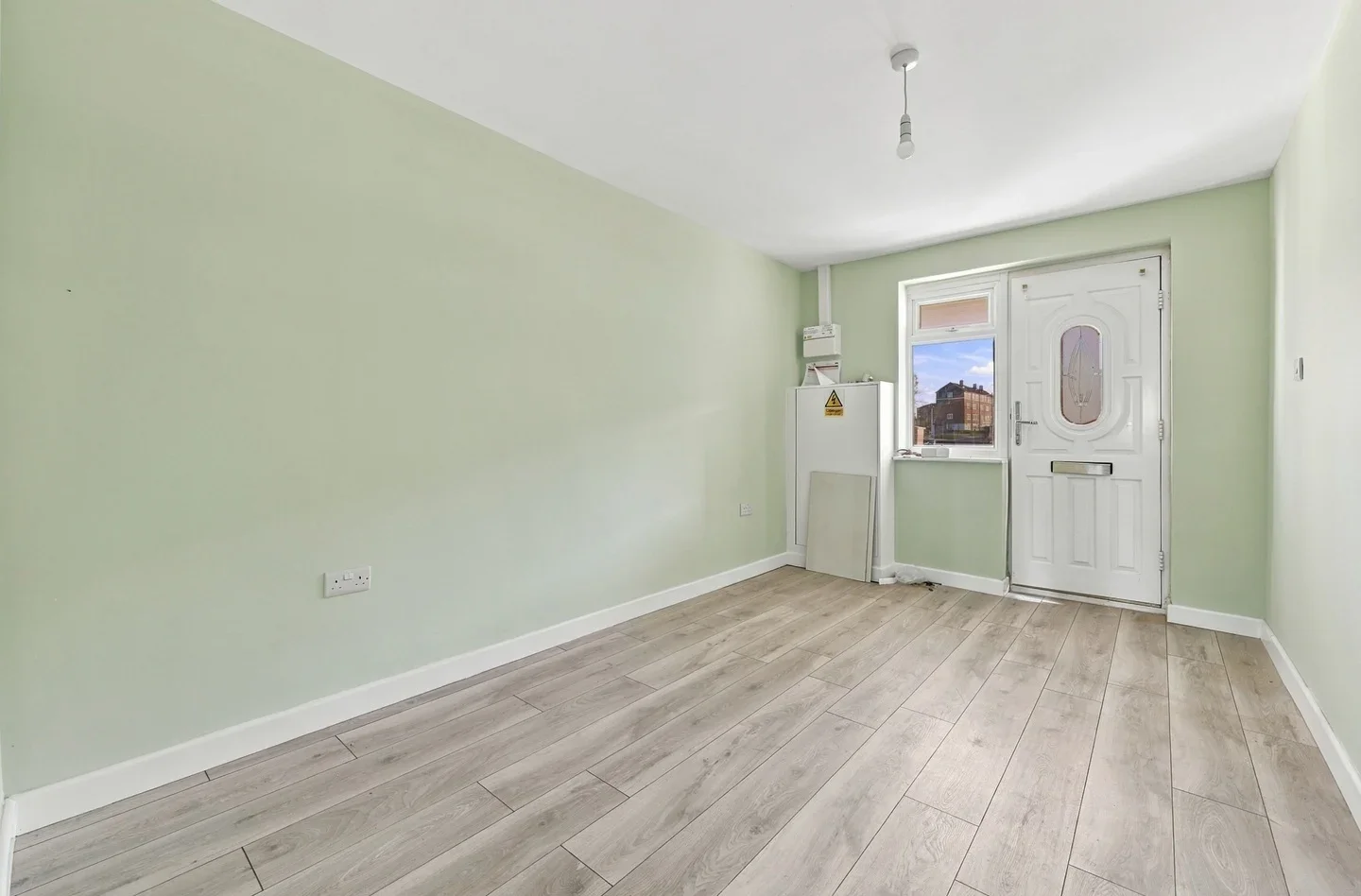 Flat Chelmer Crescent in Greater London