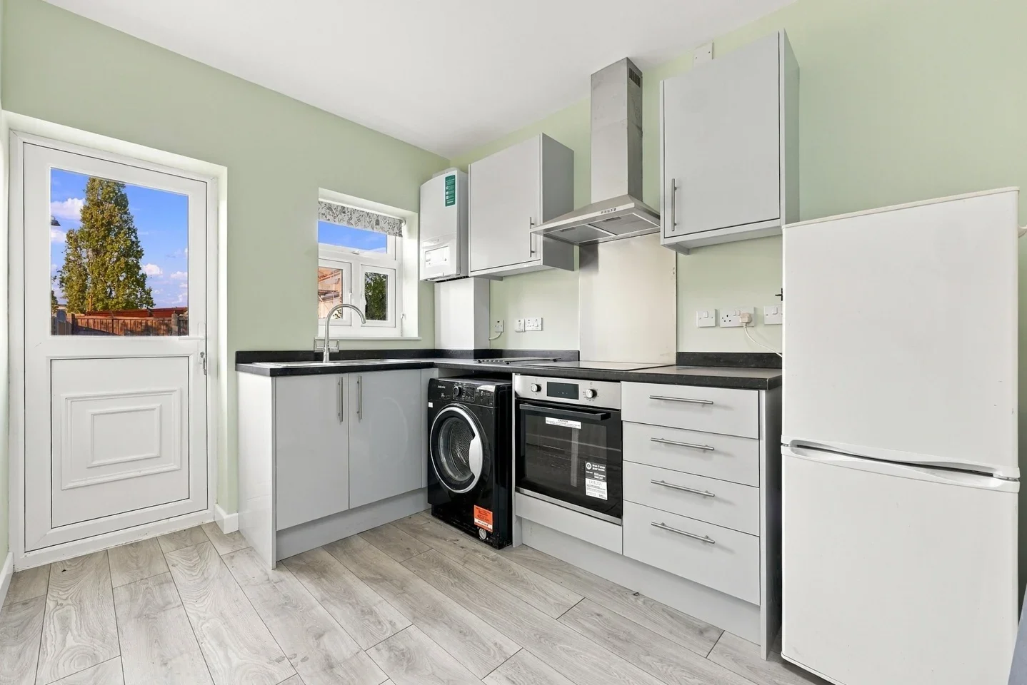 Flat Chelmer Crescent in Greater London