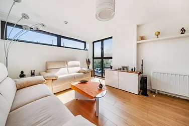 Flat Nantes Close in Greater London