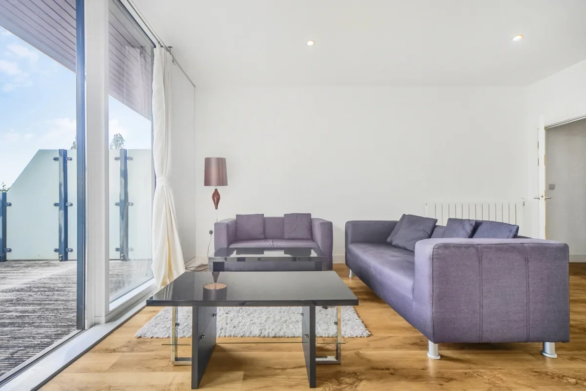 Flat Dowding Drive in Greater London
