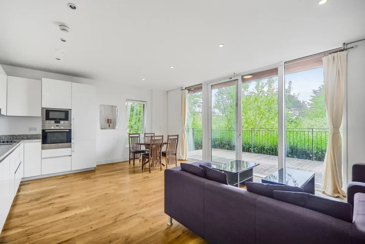 Flat Dowding Drive in Greater London