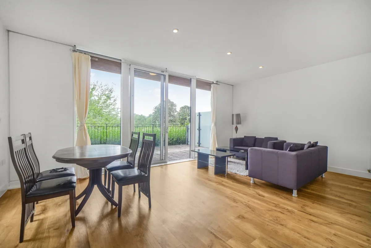 Flat Dowding Drive in Greater London