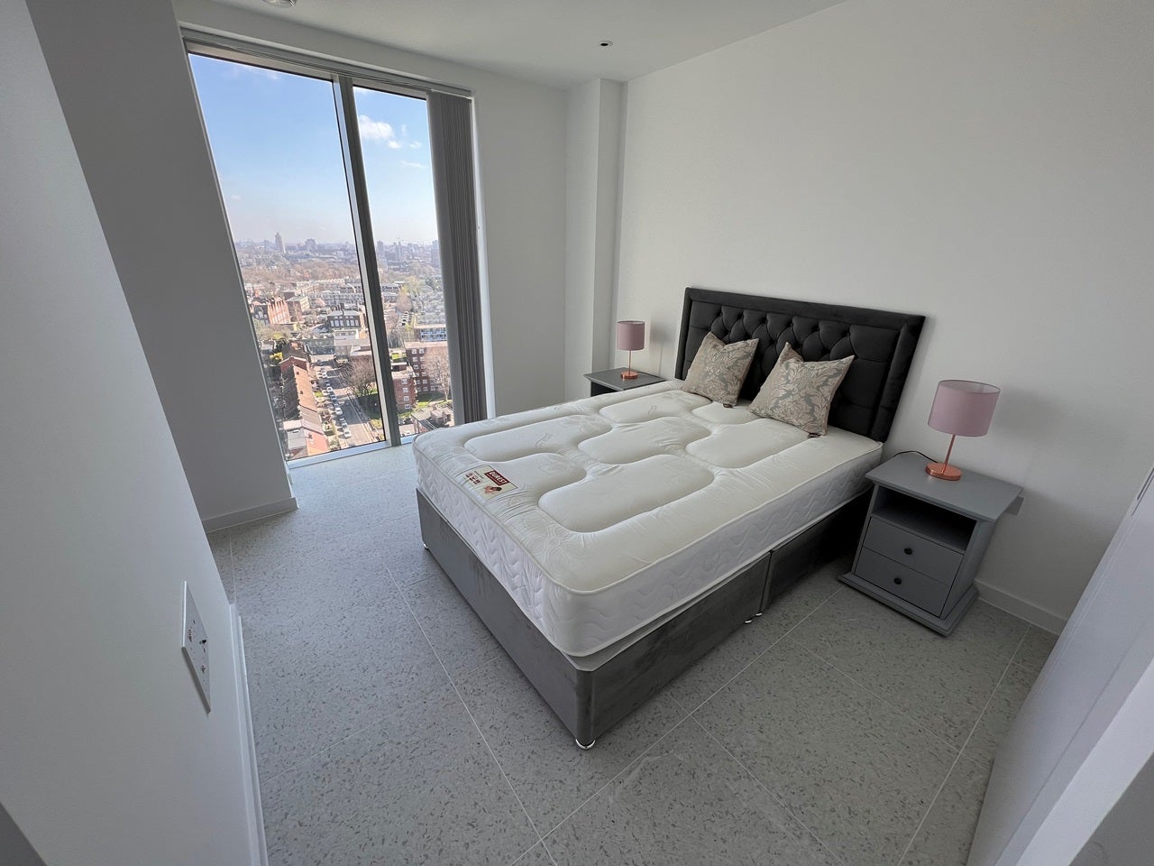 Flat Raven Row in Greater London