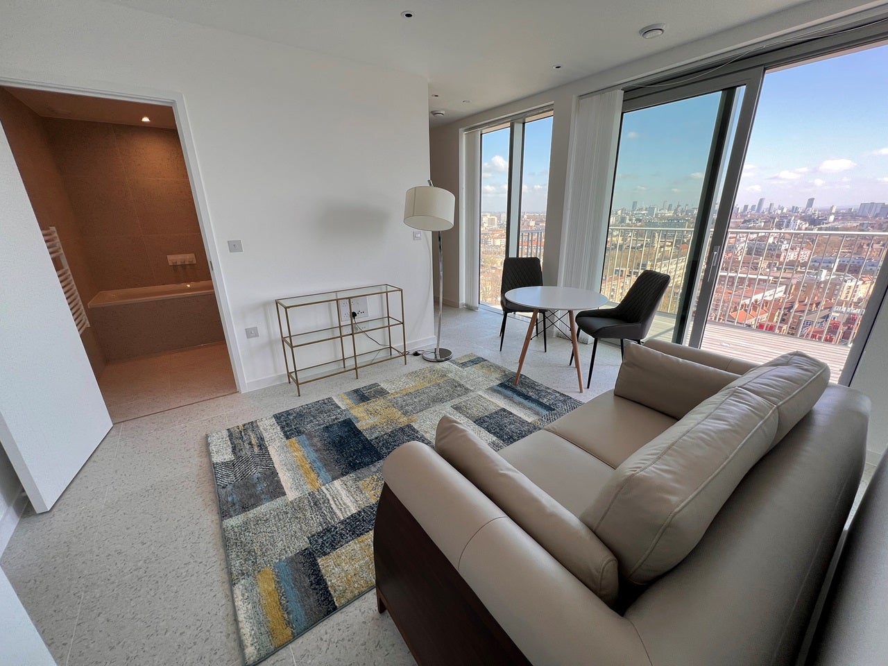 Flat Raven Row in Greater London