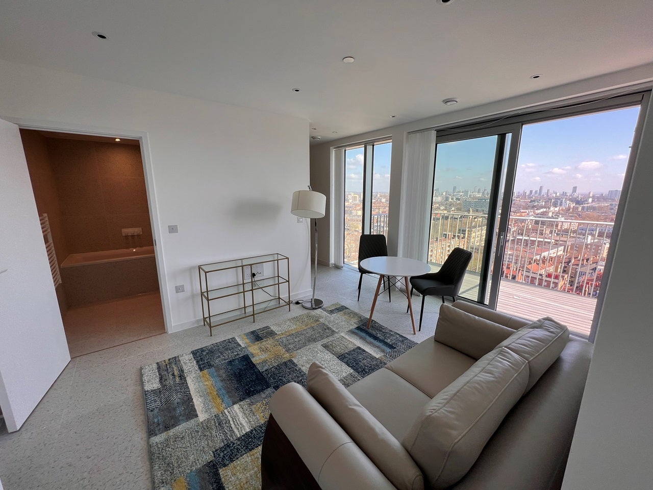Flat Raven Row in Greater London