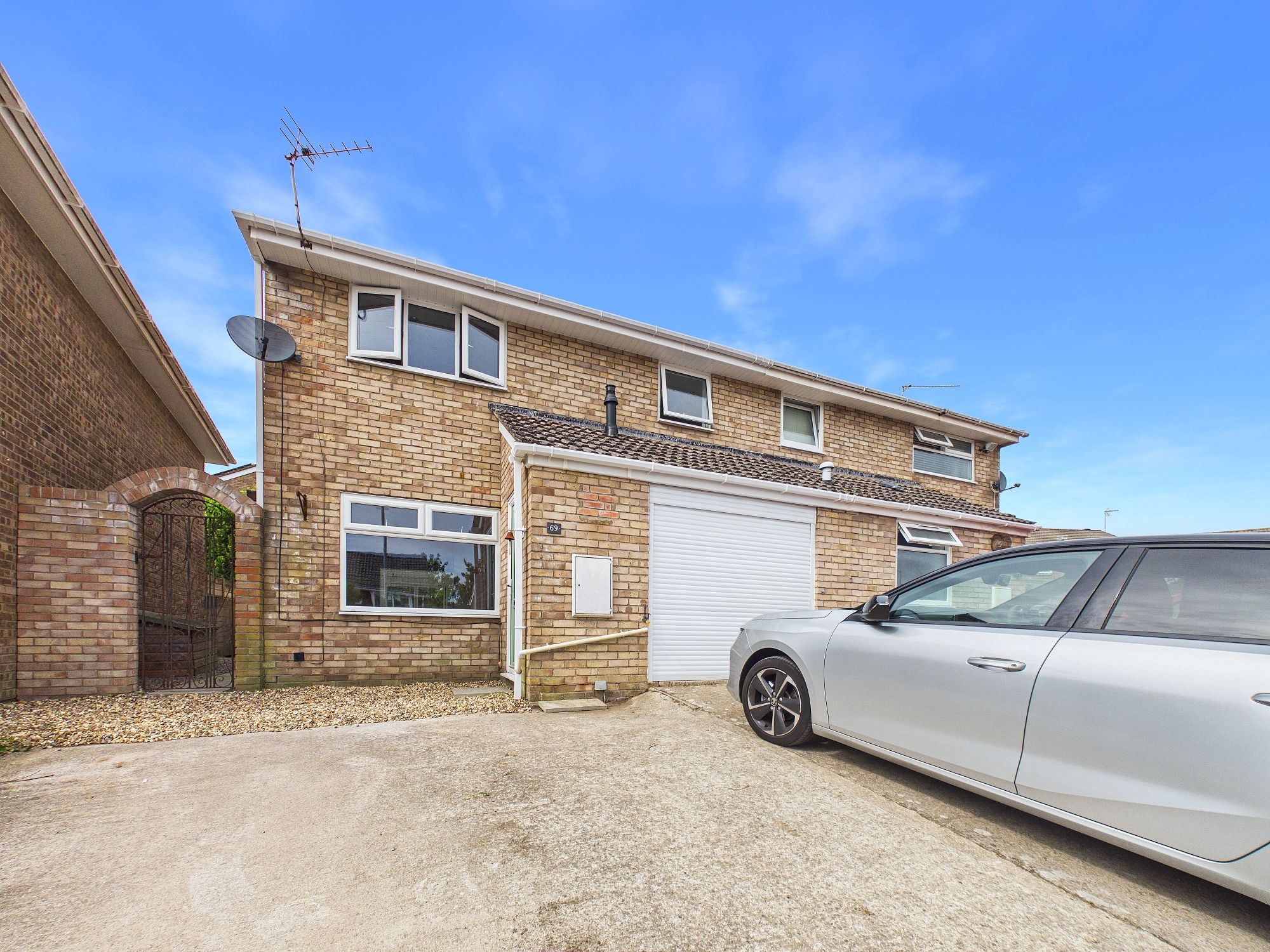 House Harding Close in Boverton