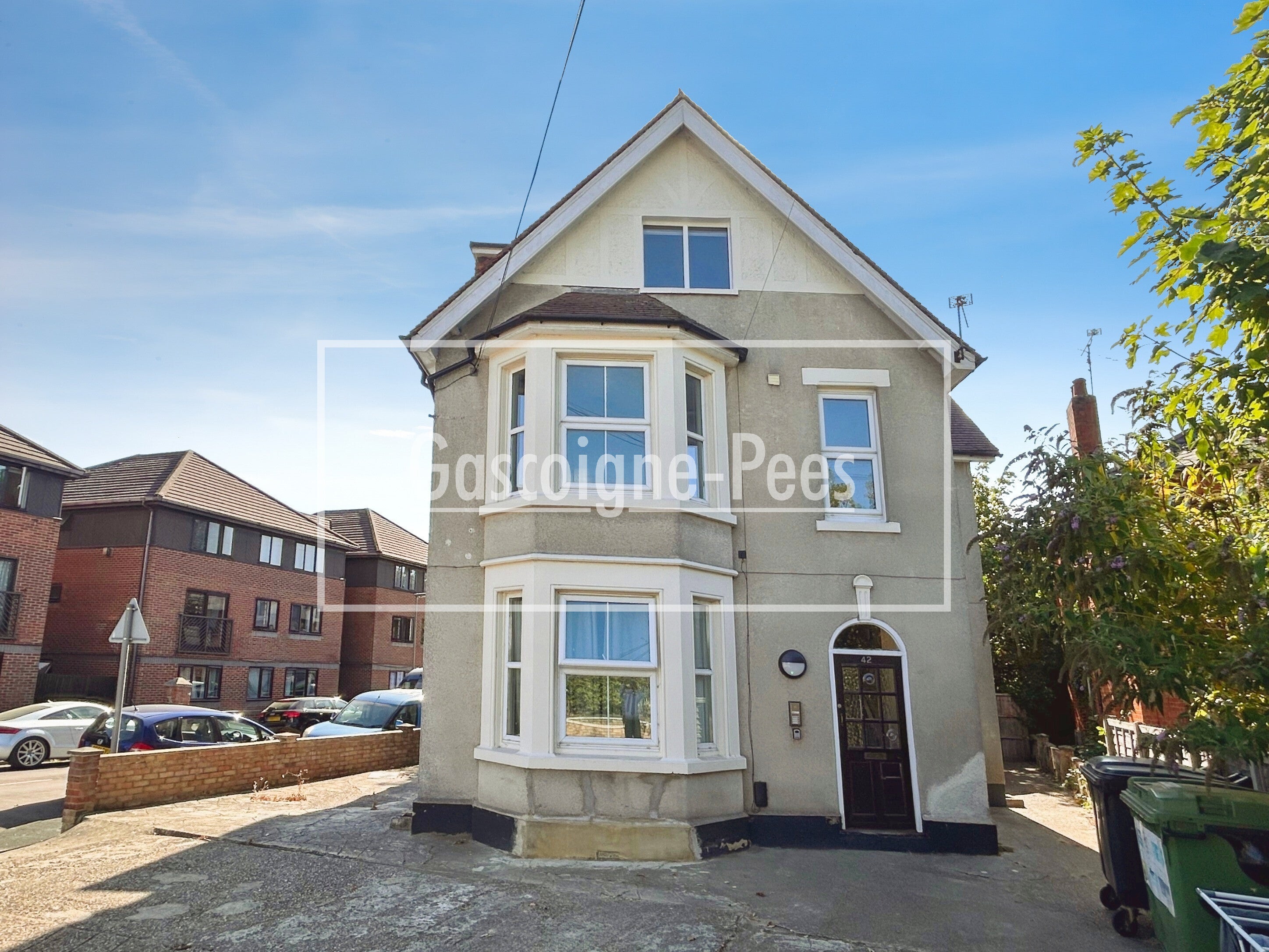 Flat Southwell Park Road in Surrey Heath