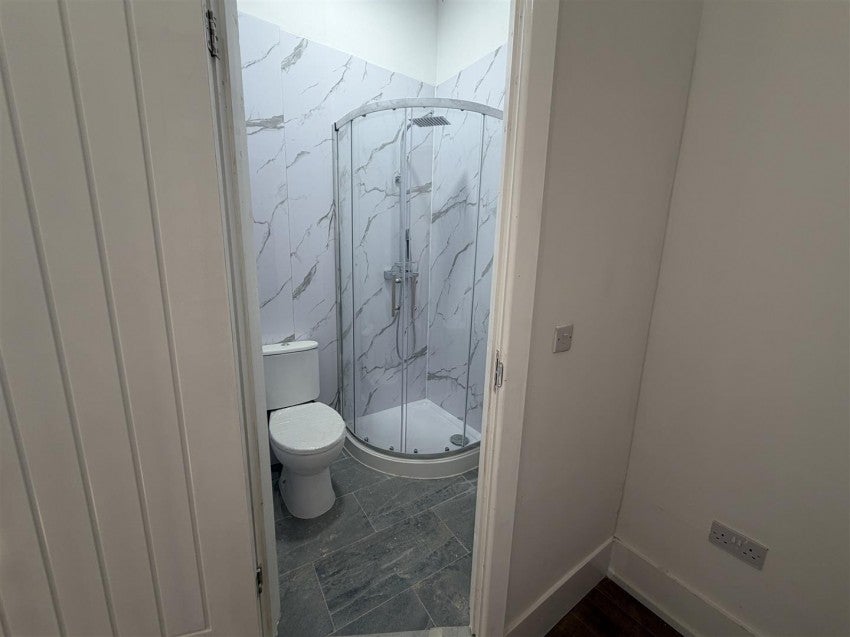 Room High Street in Greater London