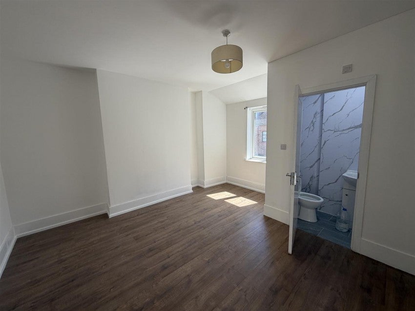 Room High Street in Greater London