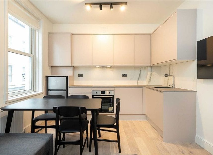 Flat Goodge Street in City of Westminster