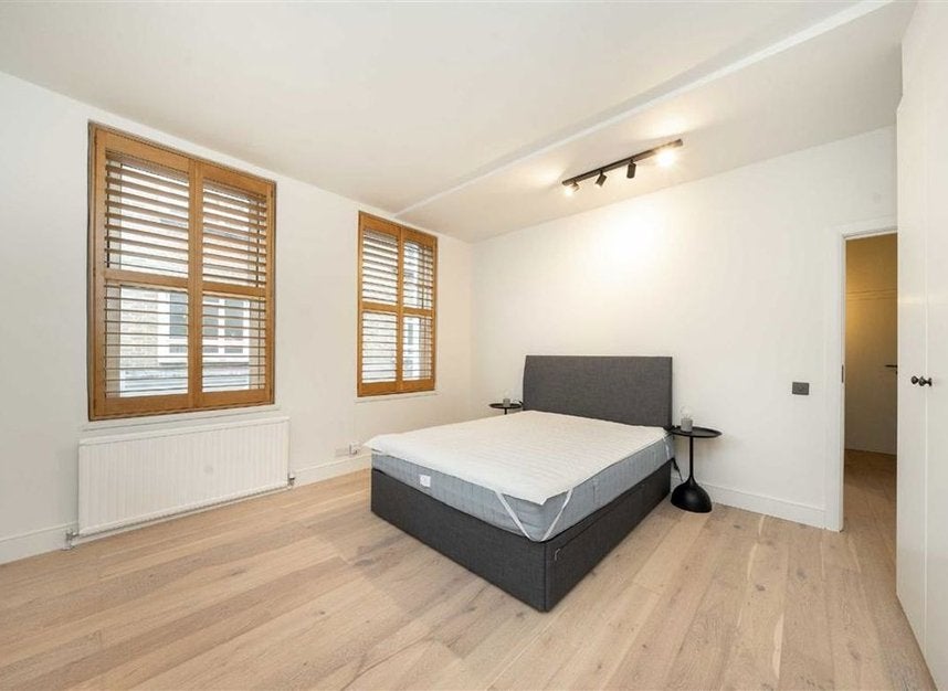 Flat Goodge Street in City of Westminster