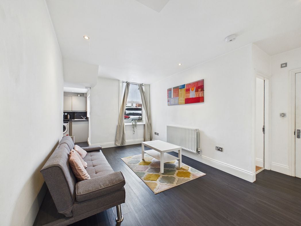 Flat Elsdon Road in Newcastle upon Tyne