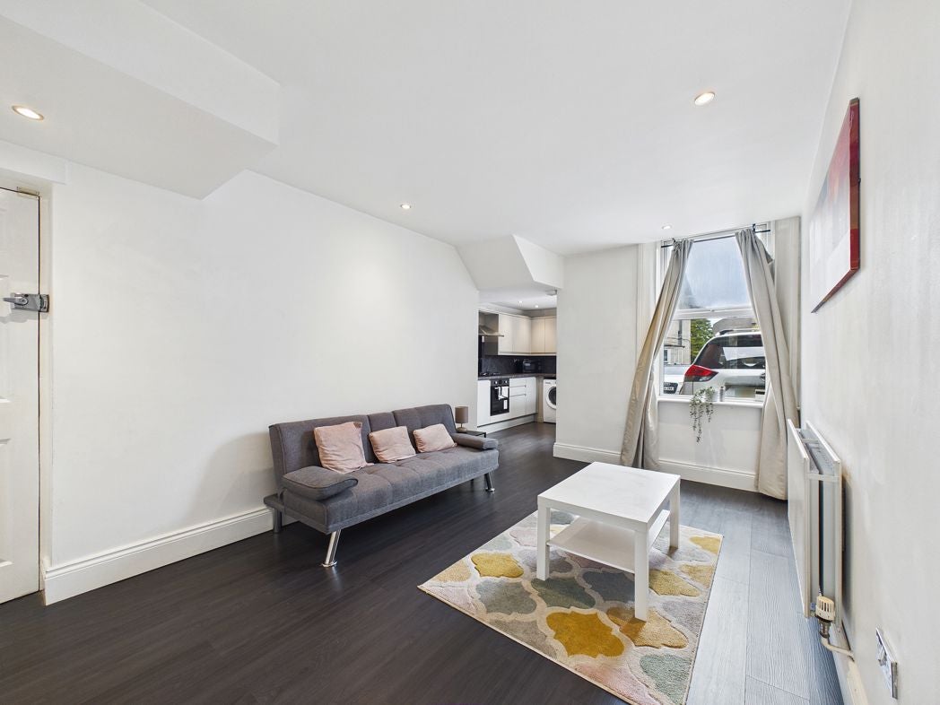 Flat Elsdon Road in Newcastle upon Tyne