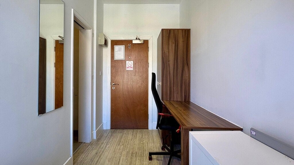 Room Camden Road in Greater London