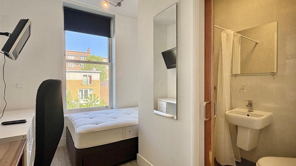 Room Camden Road in Greater London